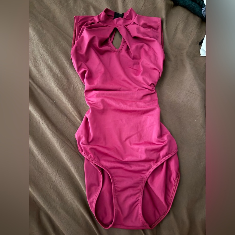 Ballet Rosa Pink Keyhole Leotard – Size Medium